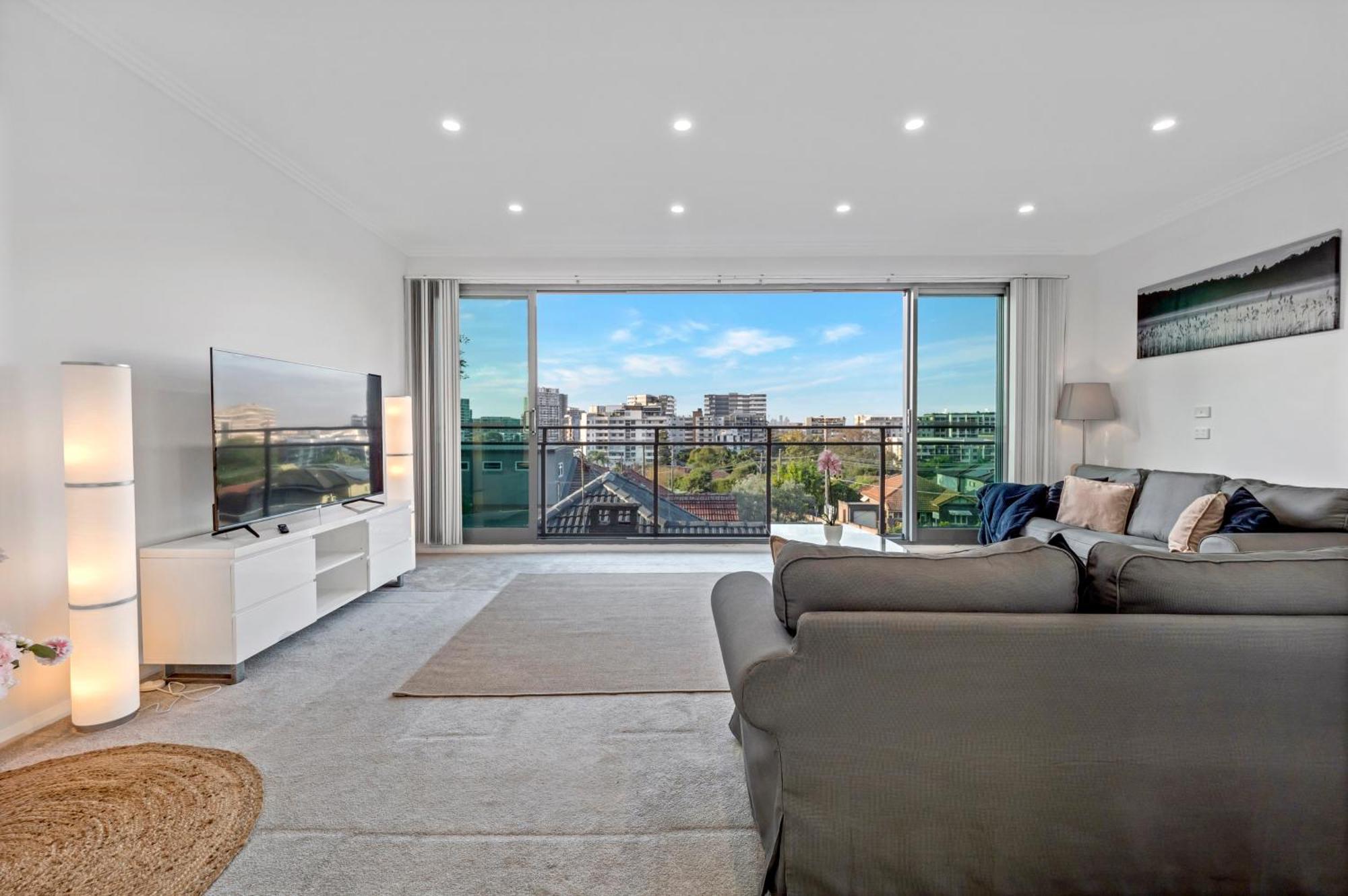 Holiday home Luxury Retreat Airport Direct Train Line Sydney