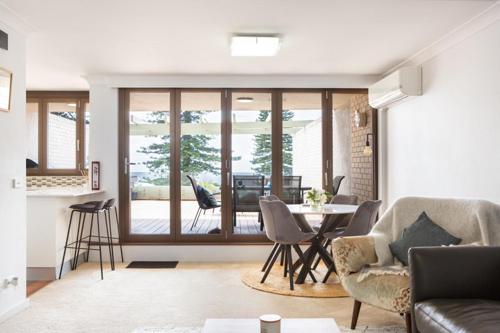 Beachfront Manly With Balcony & Parking