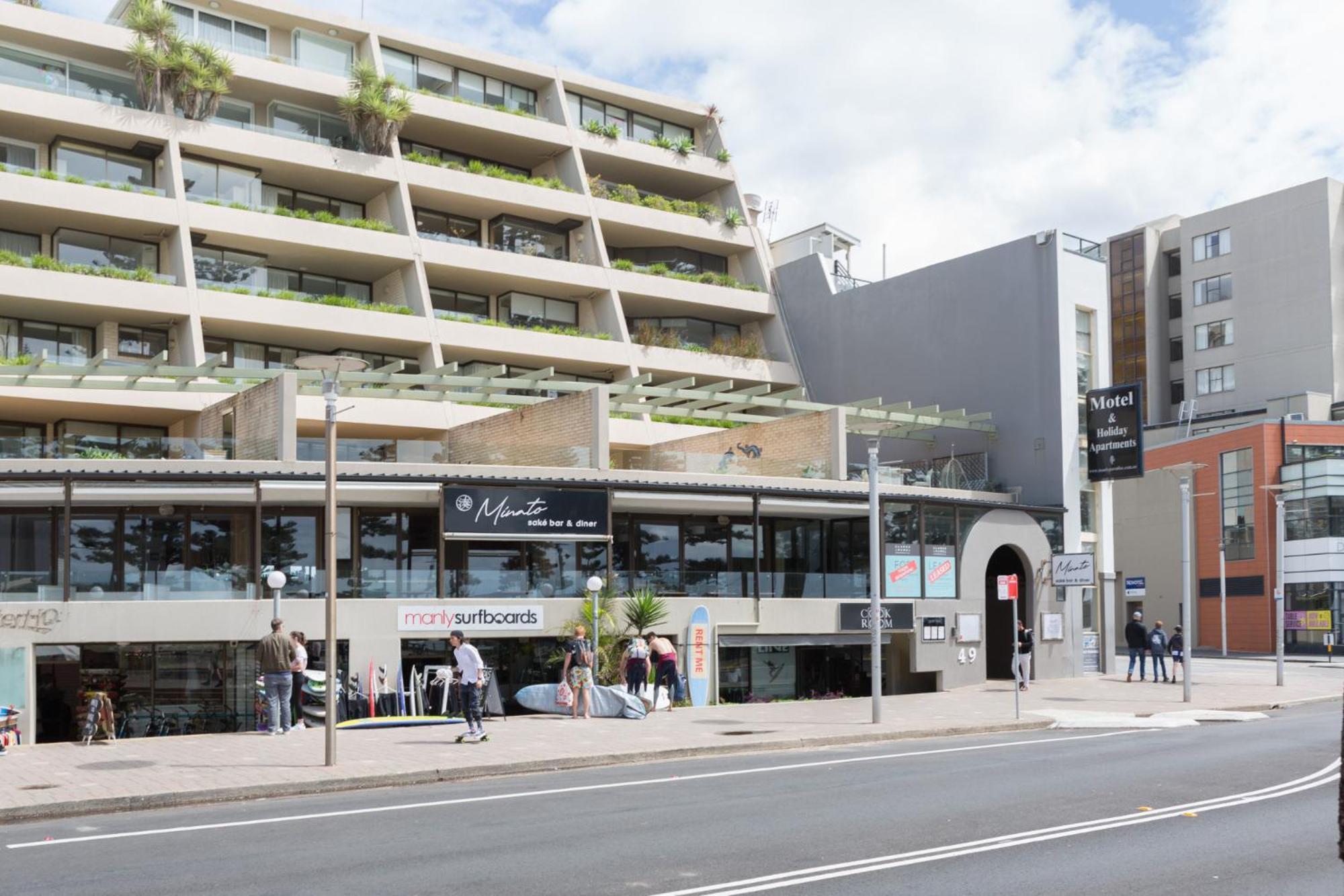Beachfront Manly With Balcony & Parking Apartment