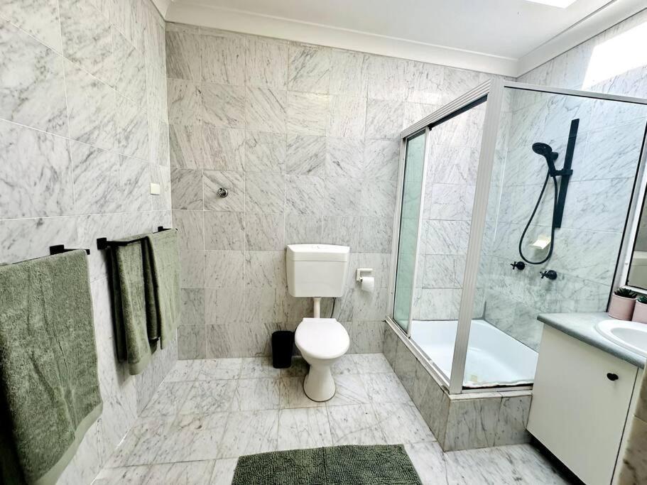 Stylish - Harbour Bridge Views Apartment *