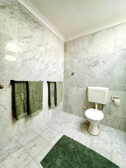Stylish - Harbour Bridge Views Apartment Sydney