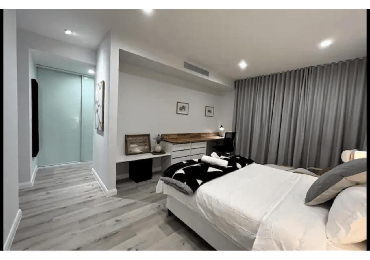 Macquarie * Sydney