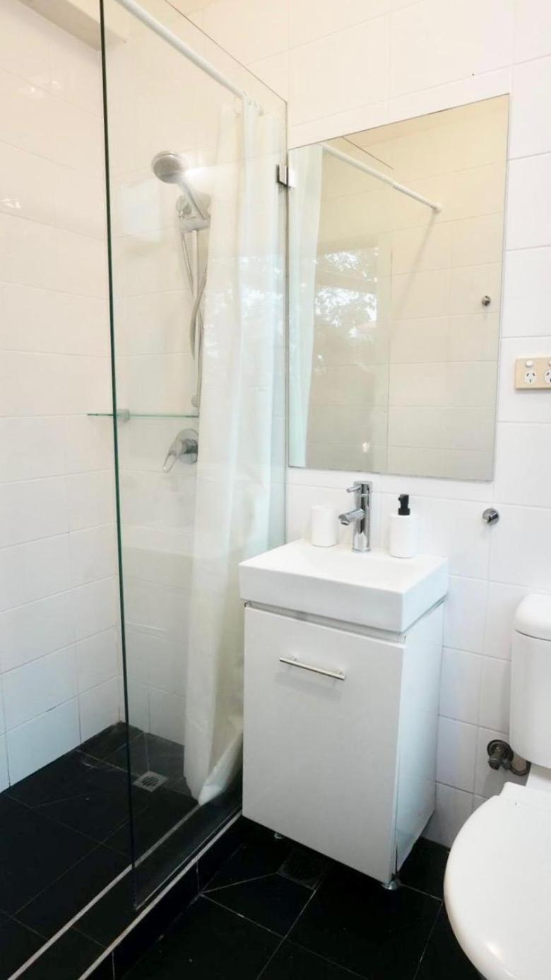 Apartment Large Near Train & Tower *