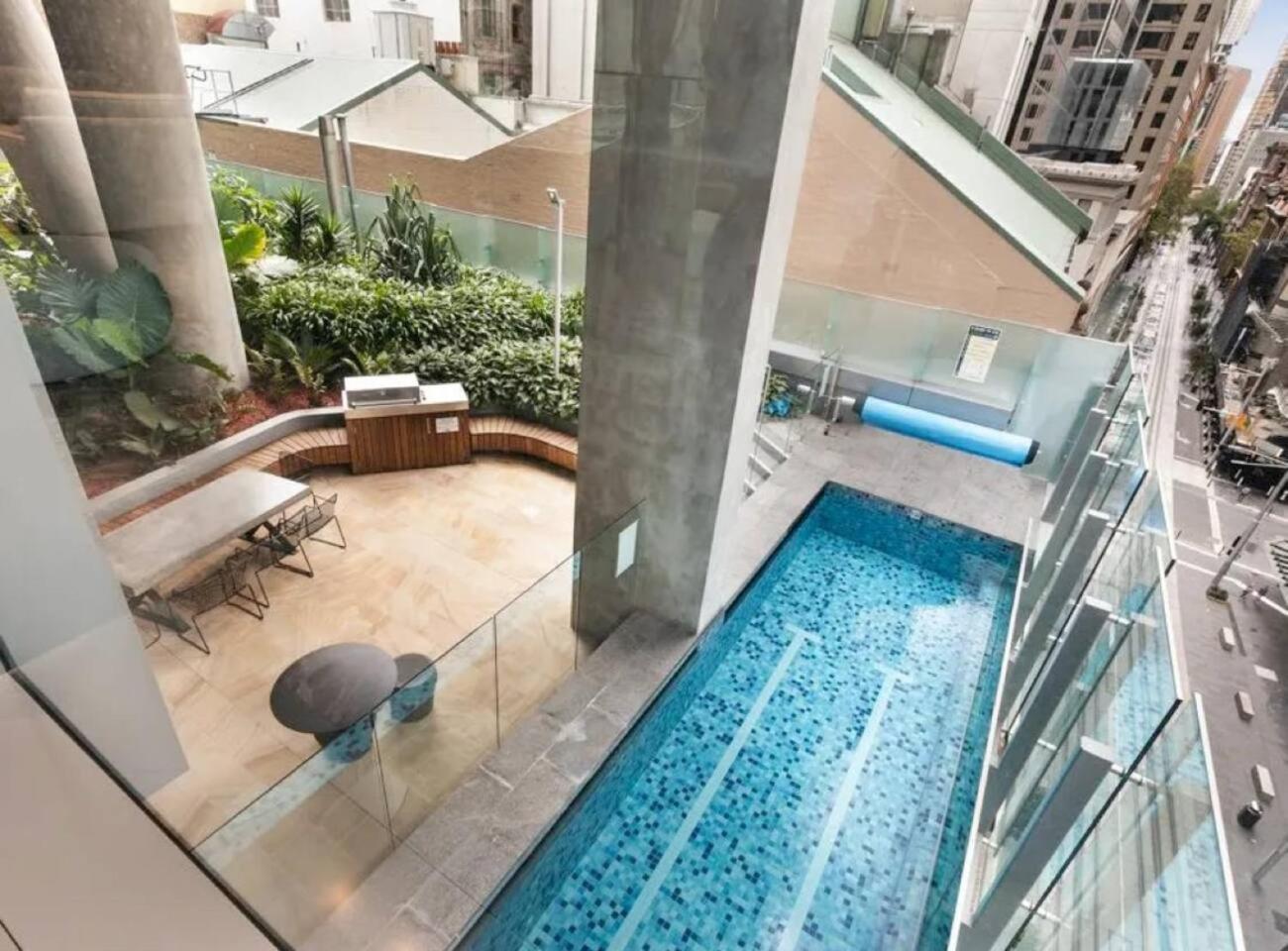 Stylish 2 Bed In Cbd With Pool, Gym & Sauna * Sydney