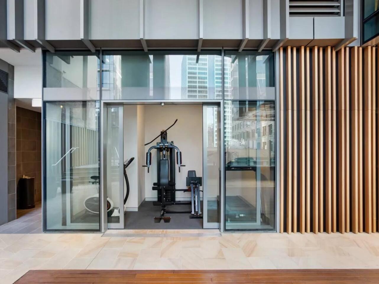 Stylish 2 Bed In Cbd With Pool, Gym & Sauna * Sydney