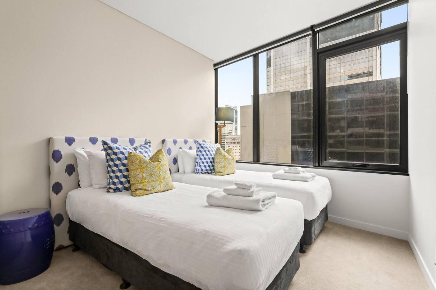 Stylish 2 Bed In Cbd With Pool, Gym & Sauna * Sydney