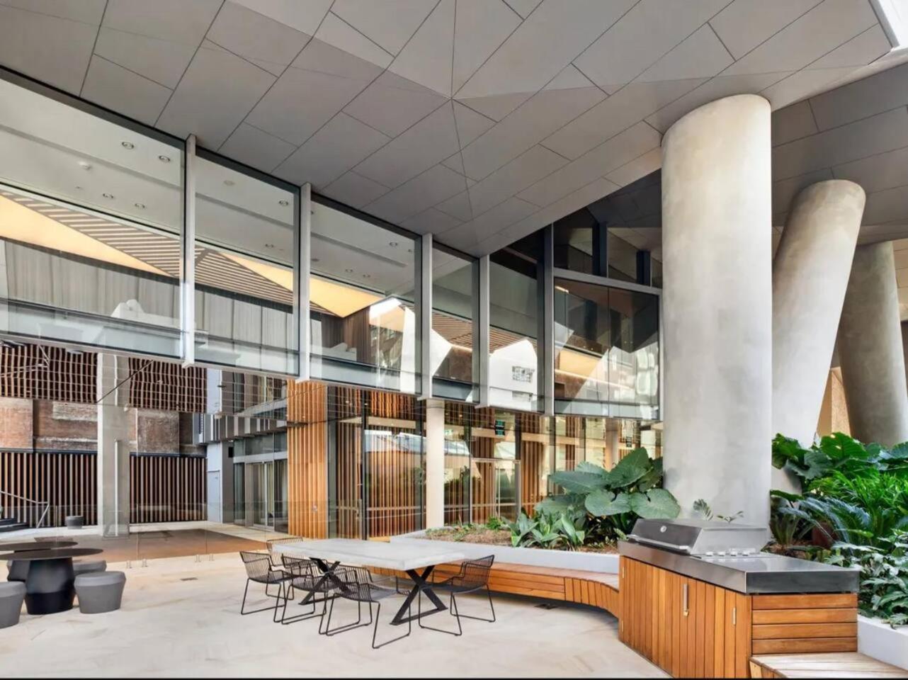 Apartment Stylish 2 Bed In Cbd With Pool, Gym & Sauna Sydney