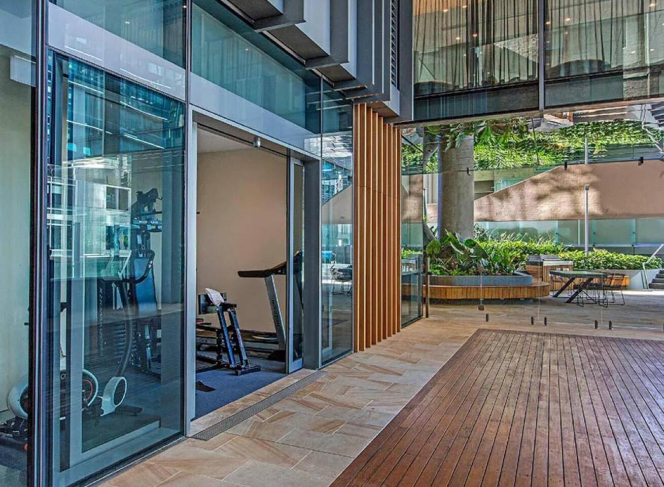 Stylish 2 Bed In Cbd With Pool, Gym & Sauna