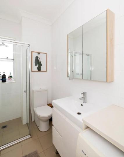 Apartment Stylish & Bright - 5star Location - 200m To The Sand!