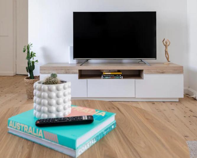 Stylish & Bright - 5star Location - 200m To The Sand! Apartment