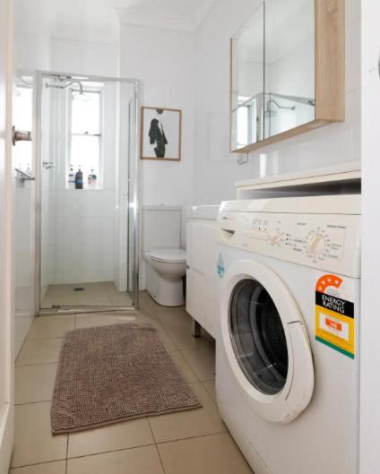 Stylish & Bright - 5star Location - 200m To The Sand! Apartment Sydney