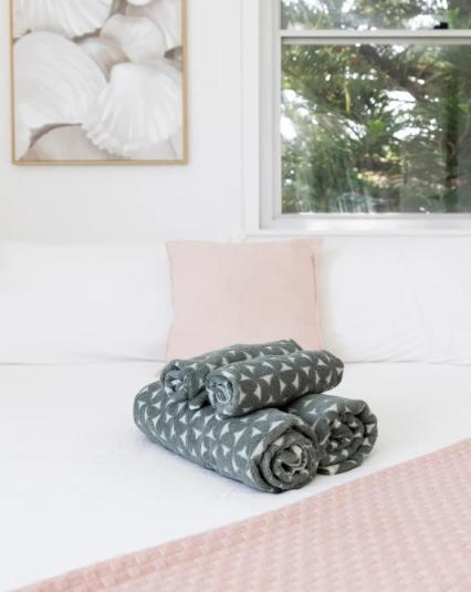 Stylish & Bright - 5star Location - 200m To The Sand! Apartment