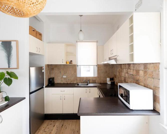 Stylish & Bright - 5star Location - 200m To The Sand!