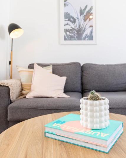 Apartment Stylish & Bright - 5star Location - 200m To The Sand! Sydney