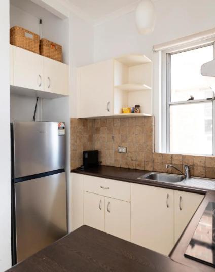 Stylish & Bright - 5star Location - 200m To The Sand! Apartment