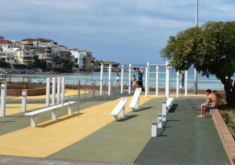 In The Heart Of Bondi, Stroll To The *