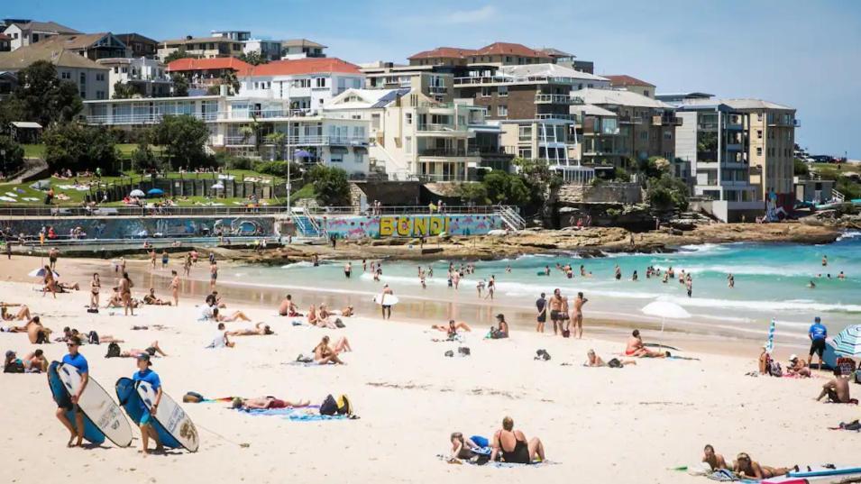 In The Heart Of Bondi, Stroll To The Sydney