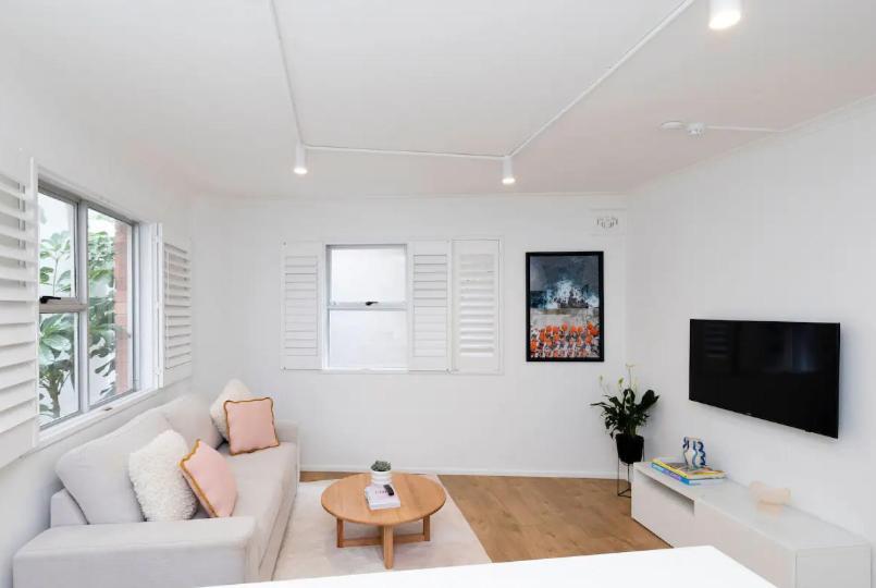 Beachside Bright Unit - Sleeps 4!