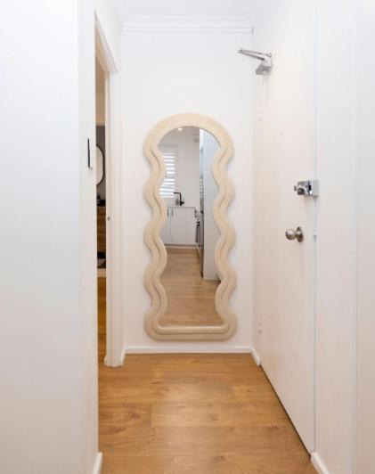 Apartment Beachside Bright Unit - Sleeps 4!