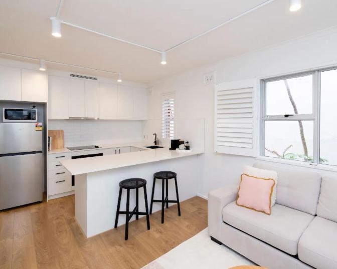 Beachside Bright Unit - Sleeps 4! Apartment