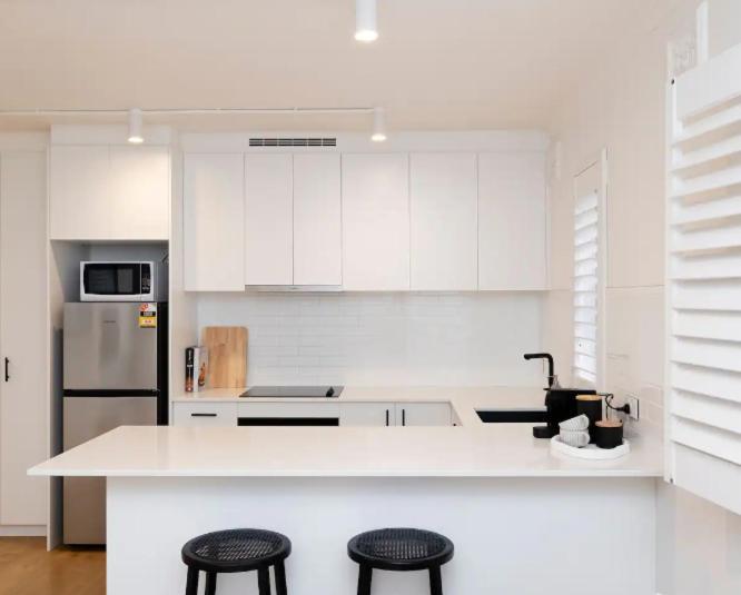 Apartment Beachside Bright Unit - Sleeps 4! Sydney