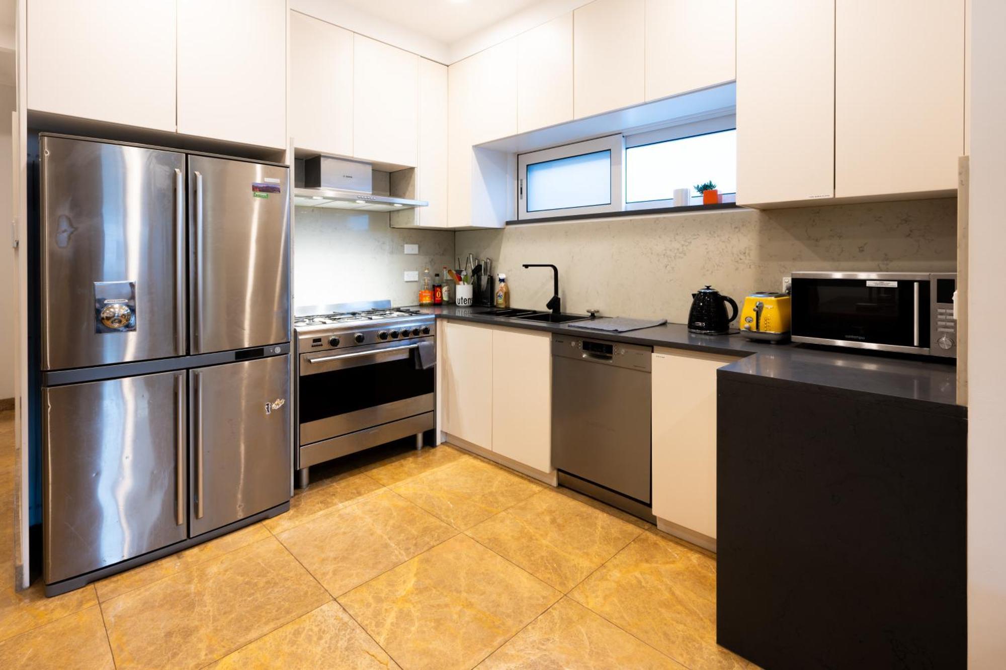 Luxury 3br In Mascot - Minutes From City, Beaches, And Airports