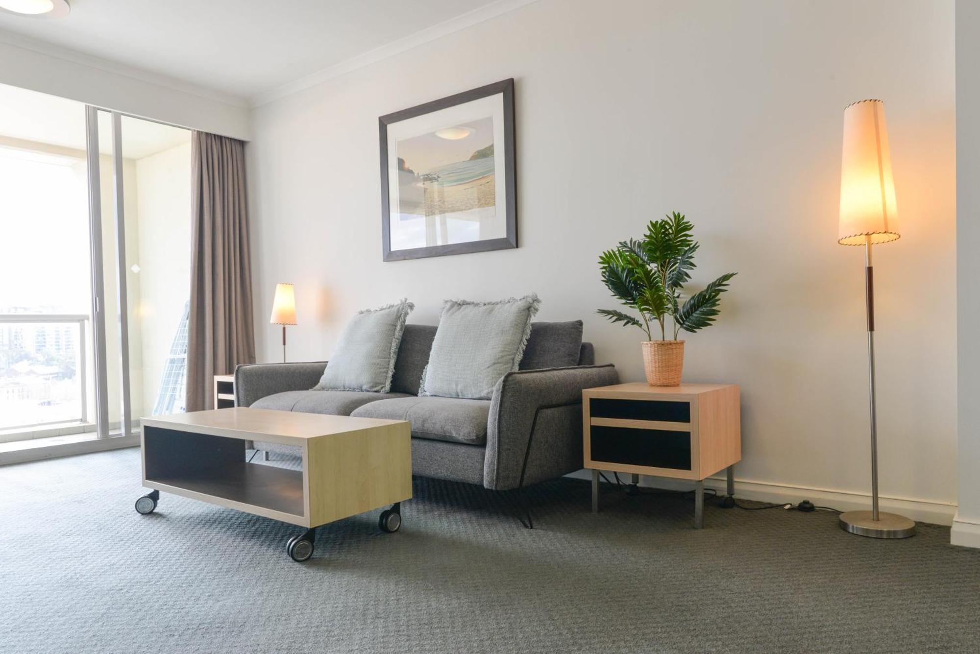 Apartment Stunning With High-level Views *