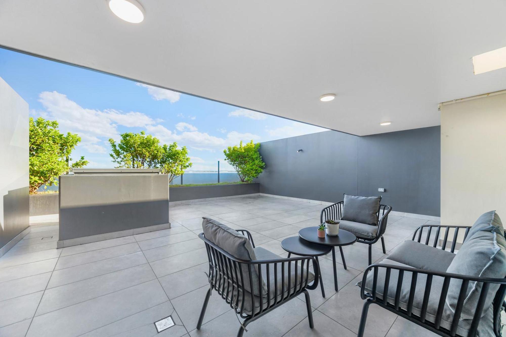 Panorama Perch - Elegant Urban Living With A Sea View Apartment Sydney