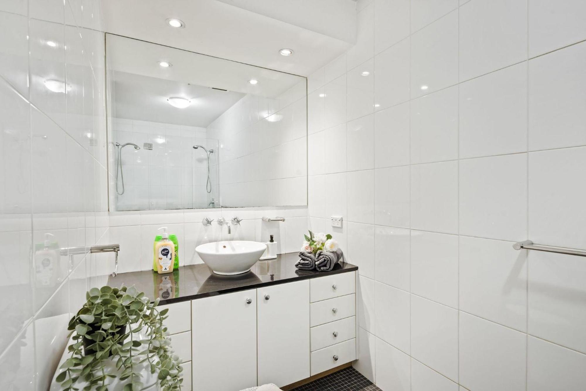 A Stylish Studio For 6 Next To Darling Harbour Apartment Sydney
