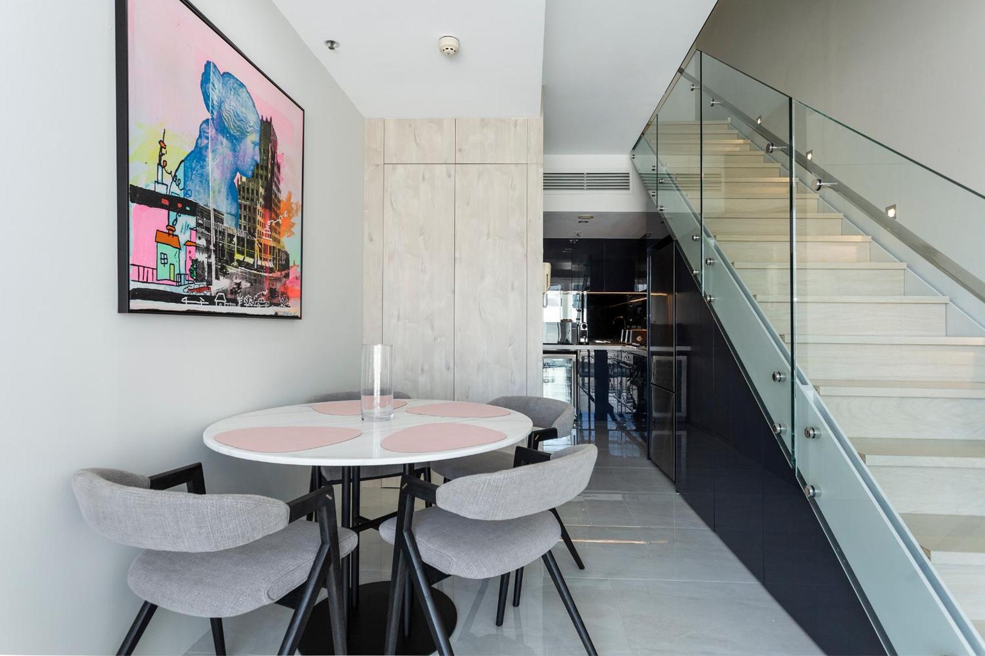 Uninterrupted Harbour Bridge & Views + Pool Apartment