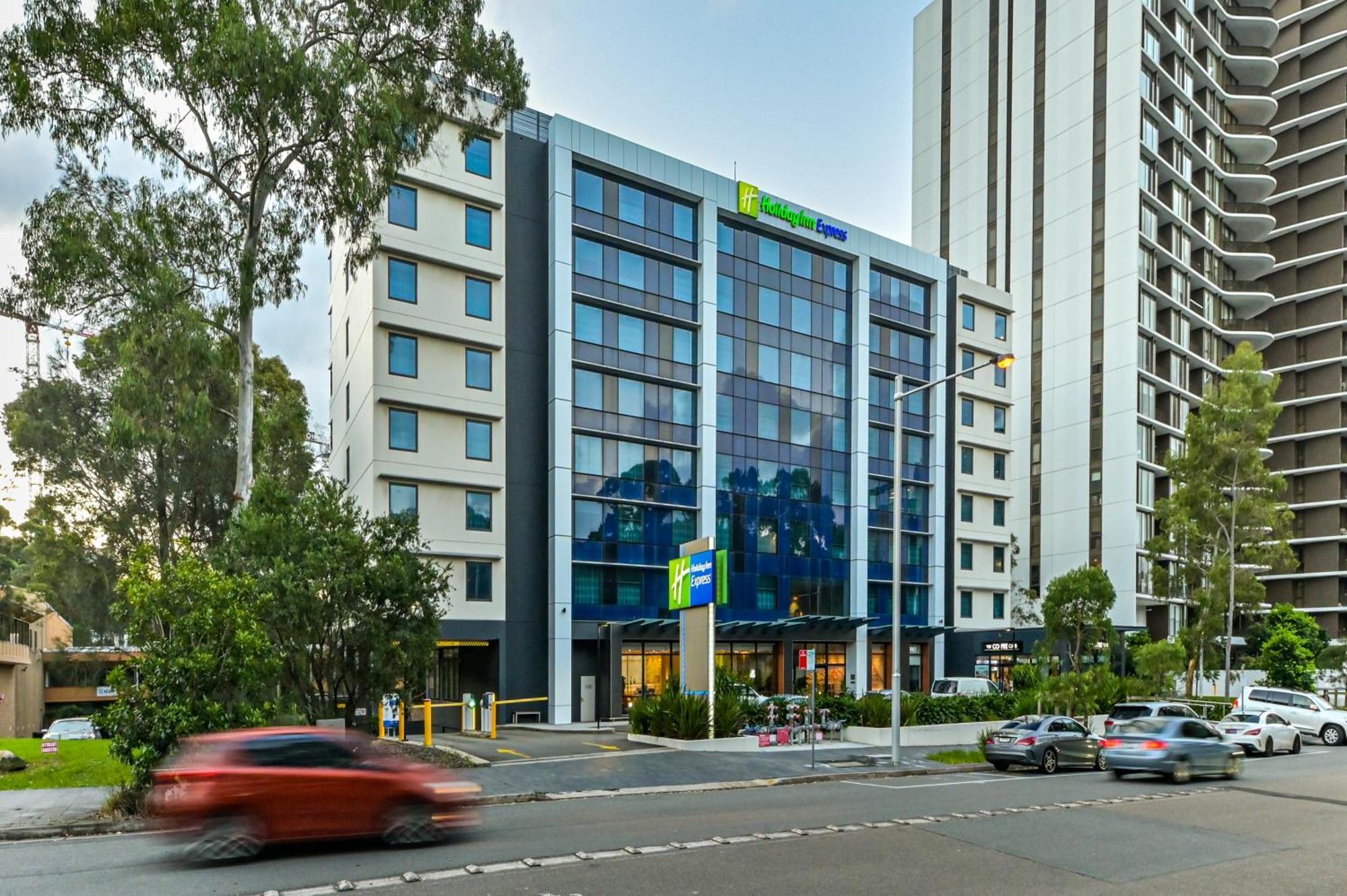 Express Macquarie Park By Ihg Hotel 4*