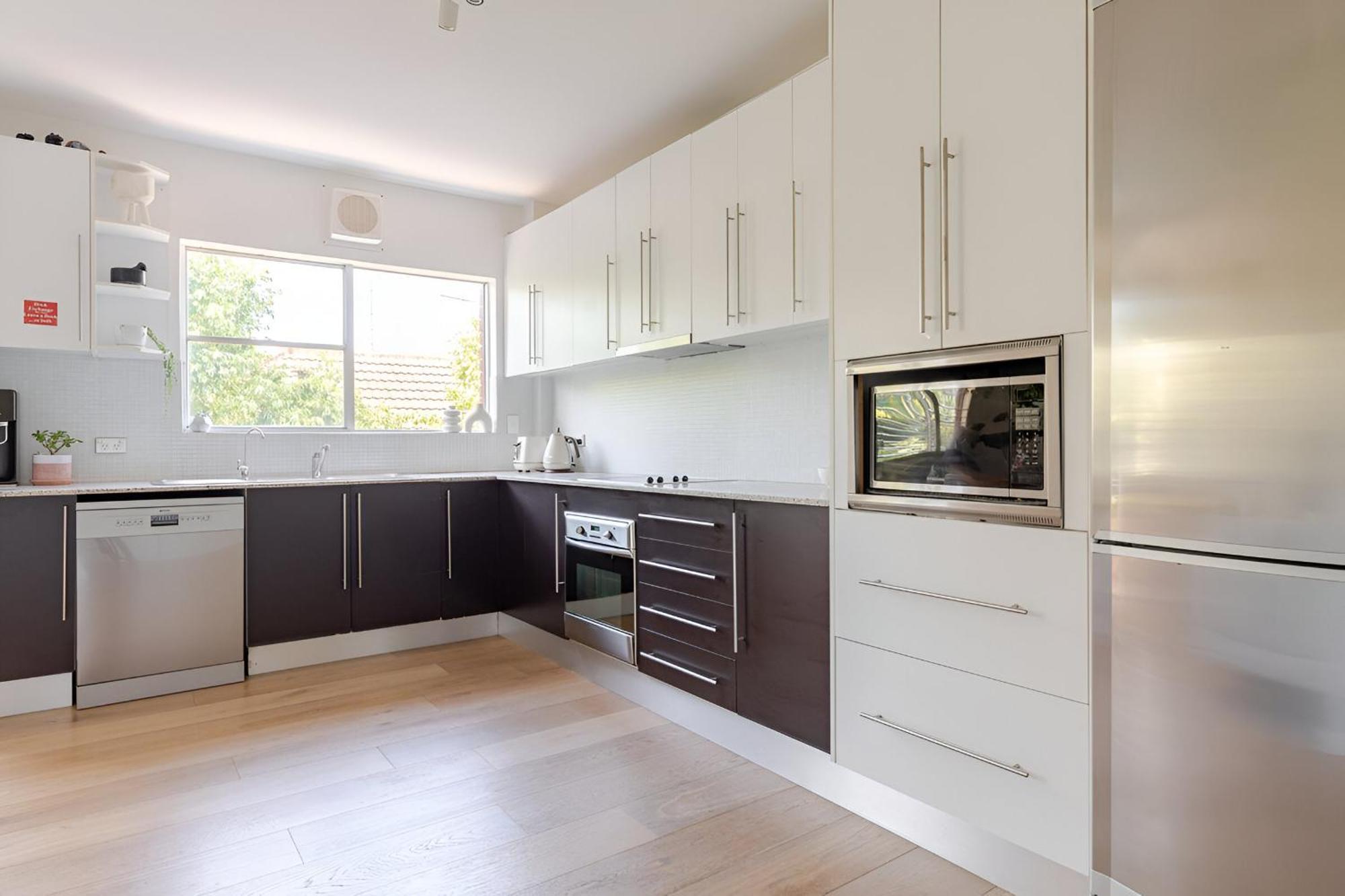 Stylish And Spacious Apartment *