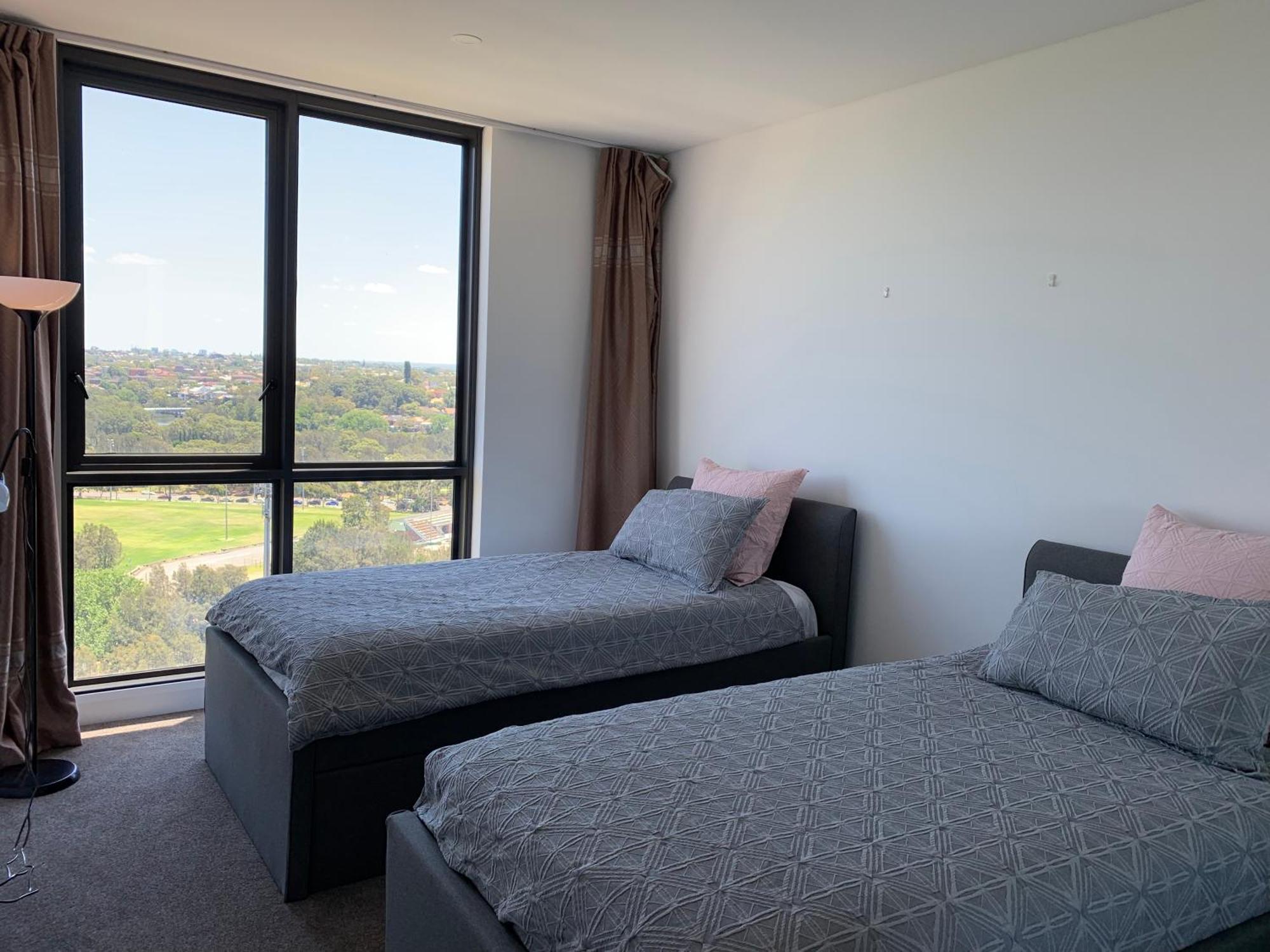 Panoramic Views In Luxurious Brand New * Sydney