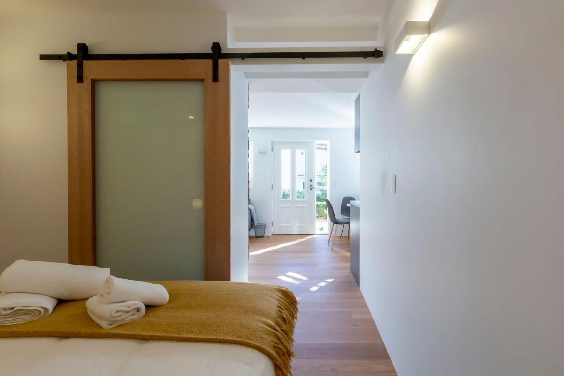 2bdr Brand New Moments From Rnsh St Leonards Apartment *