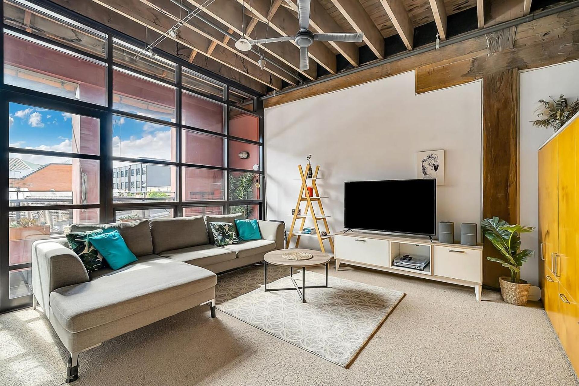 Industrial Style With Private Parking