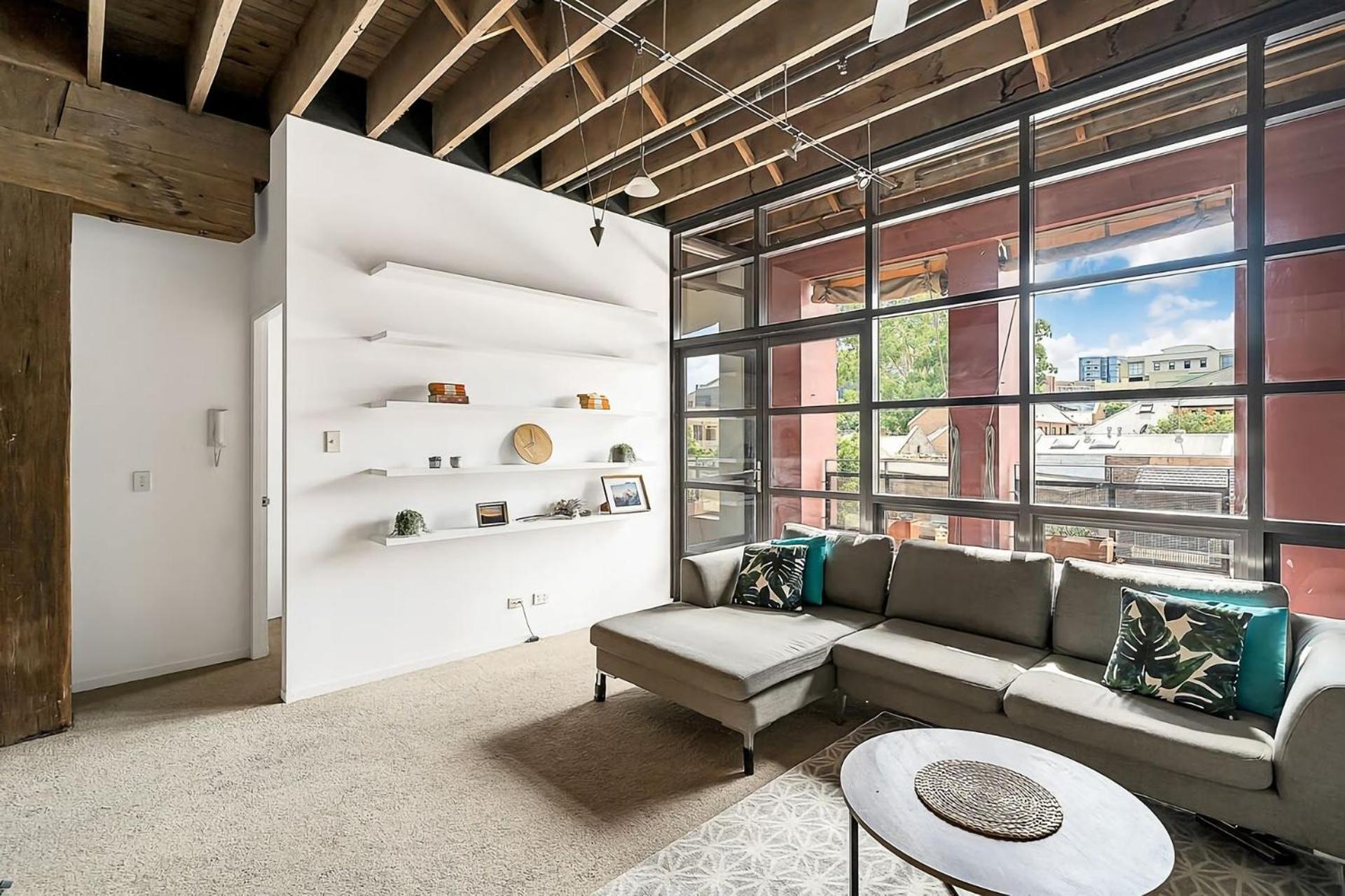 Industrial Style With Private Parking *