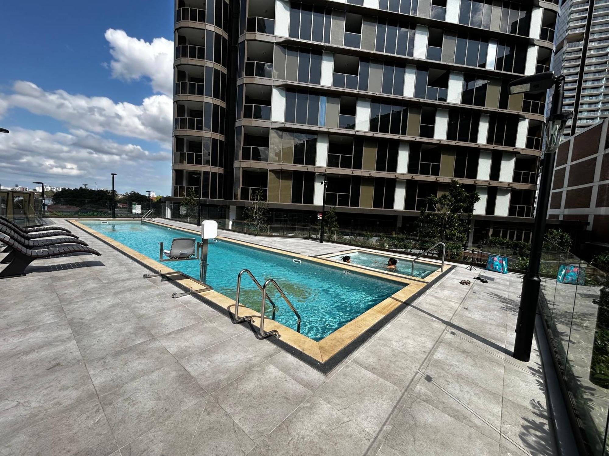 Classy Sleek Two Bedroom With Expansive River Views In The Heart Of Sydney's Second Cbd Apartment *