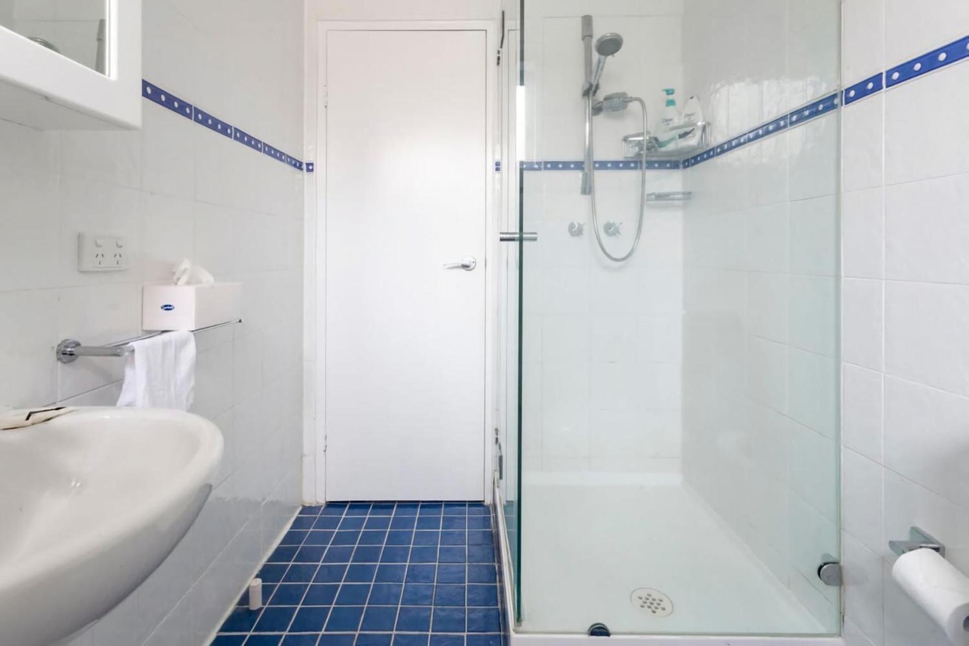 Urban Serenity 2br With Balcony Parking Sydney