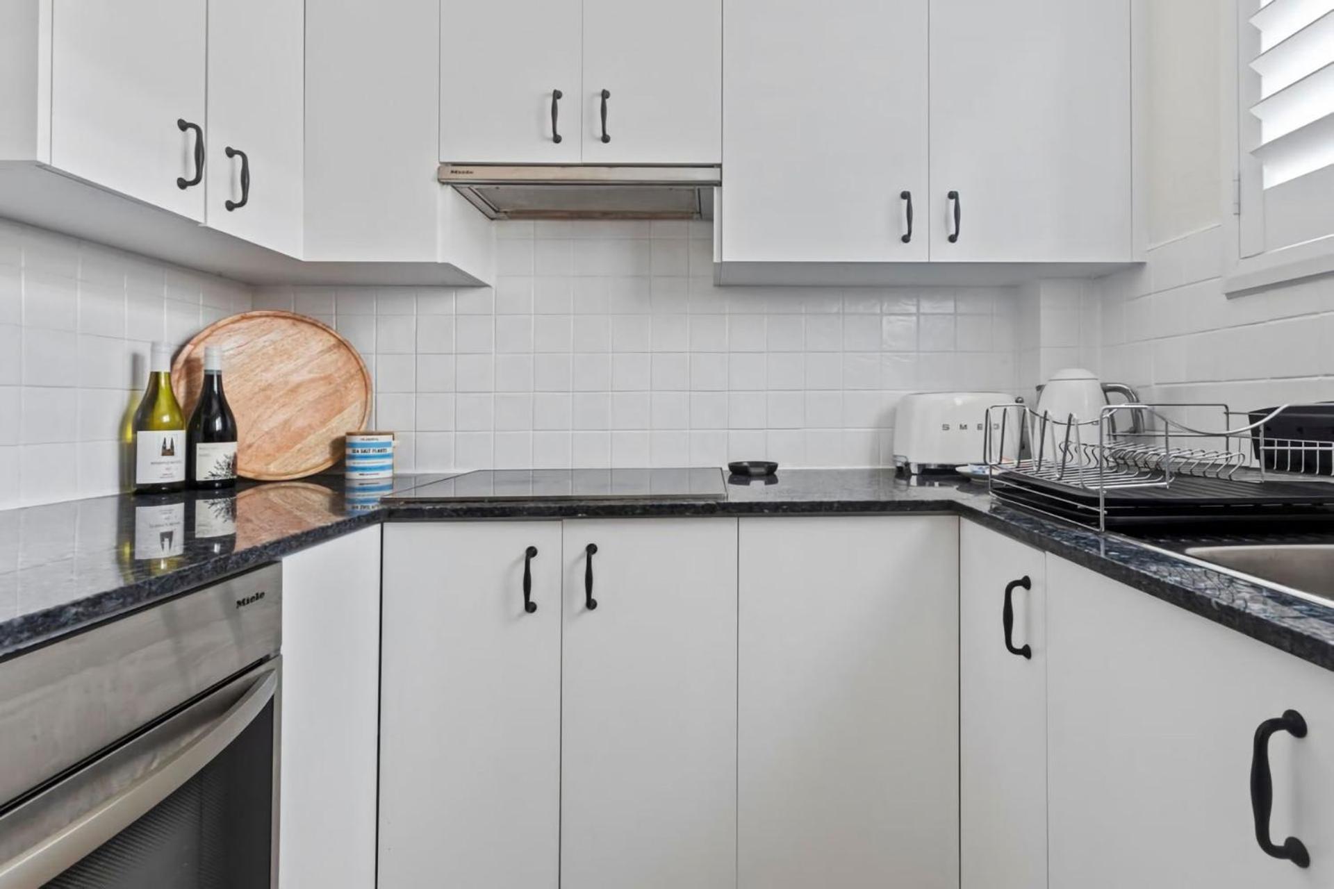 Urban Serenity 2br With Balcony Parking Apartment *