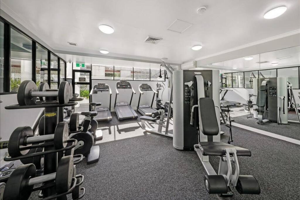 Chic 2 Bedroom With Parking & Darling Harbour-10mins Walk Apartment *