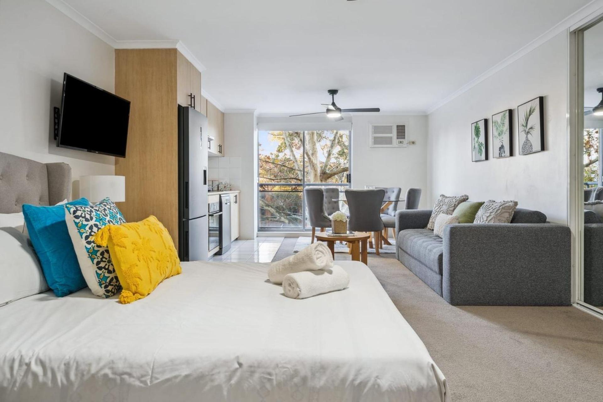 Apartment Cozy Retreat With Balcony In Crows Nest Sydney