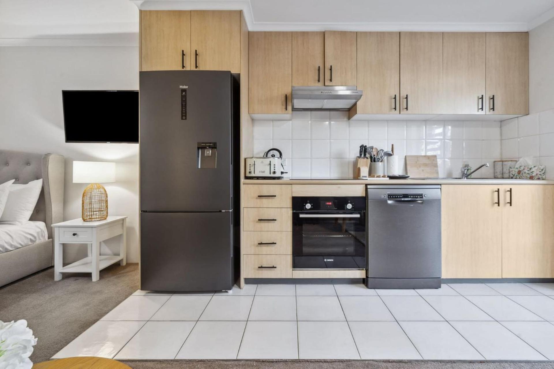 Apartment Cozy Retreat With Balcony In Crows Nest