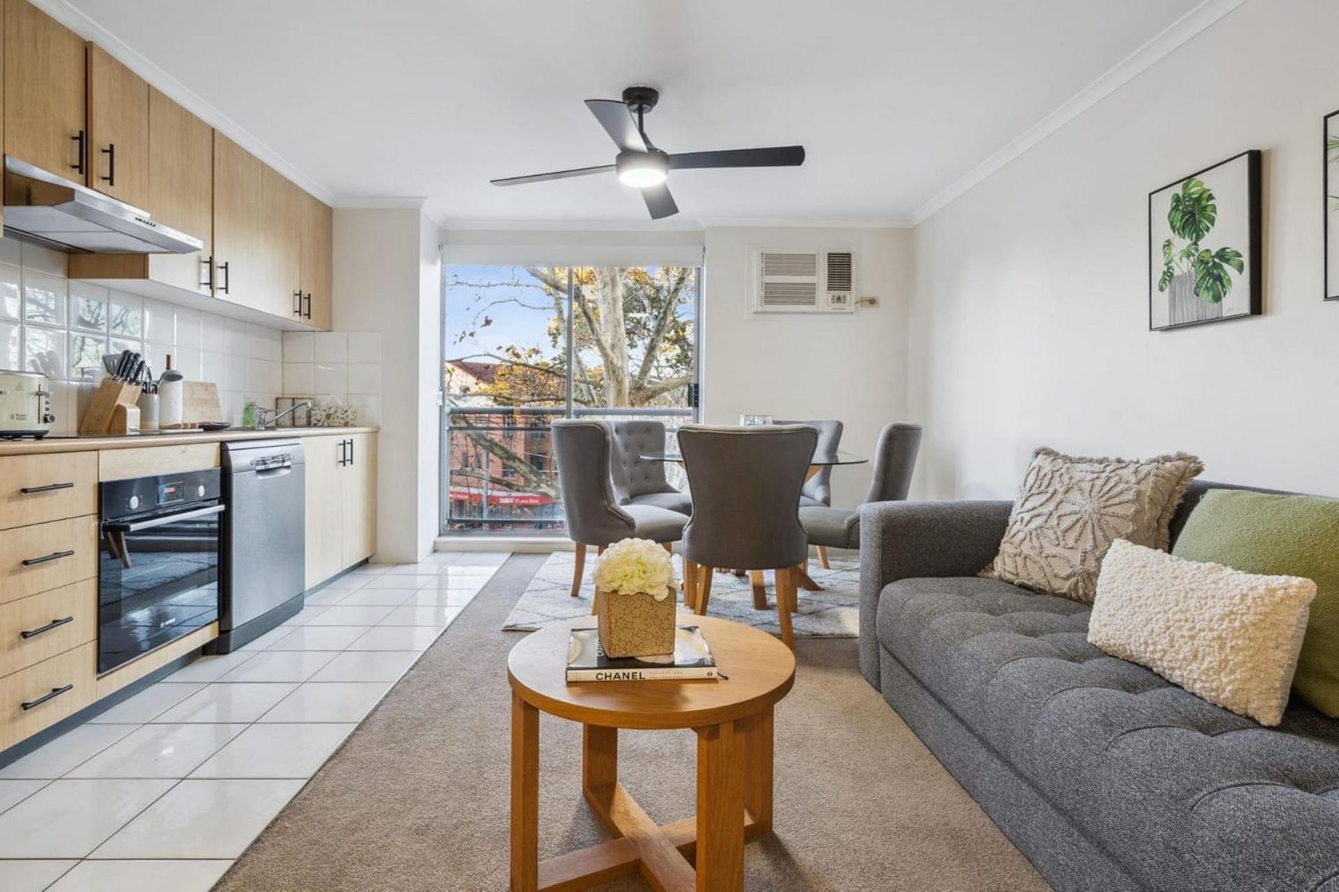 Cozy Retreat With Balcony In Crows Nest Apartment Sydney