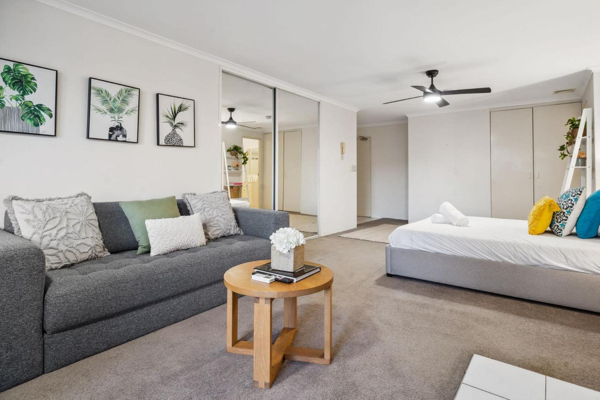 Cozy Retreat With Balcony In Crows Nest Apartment *