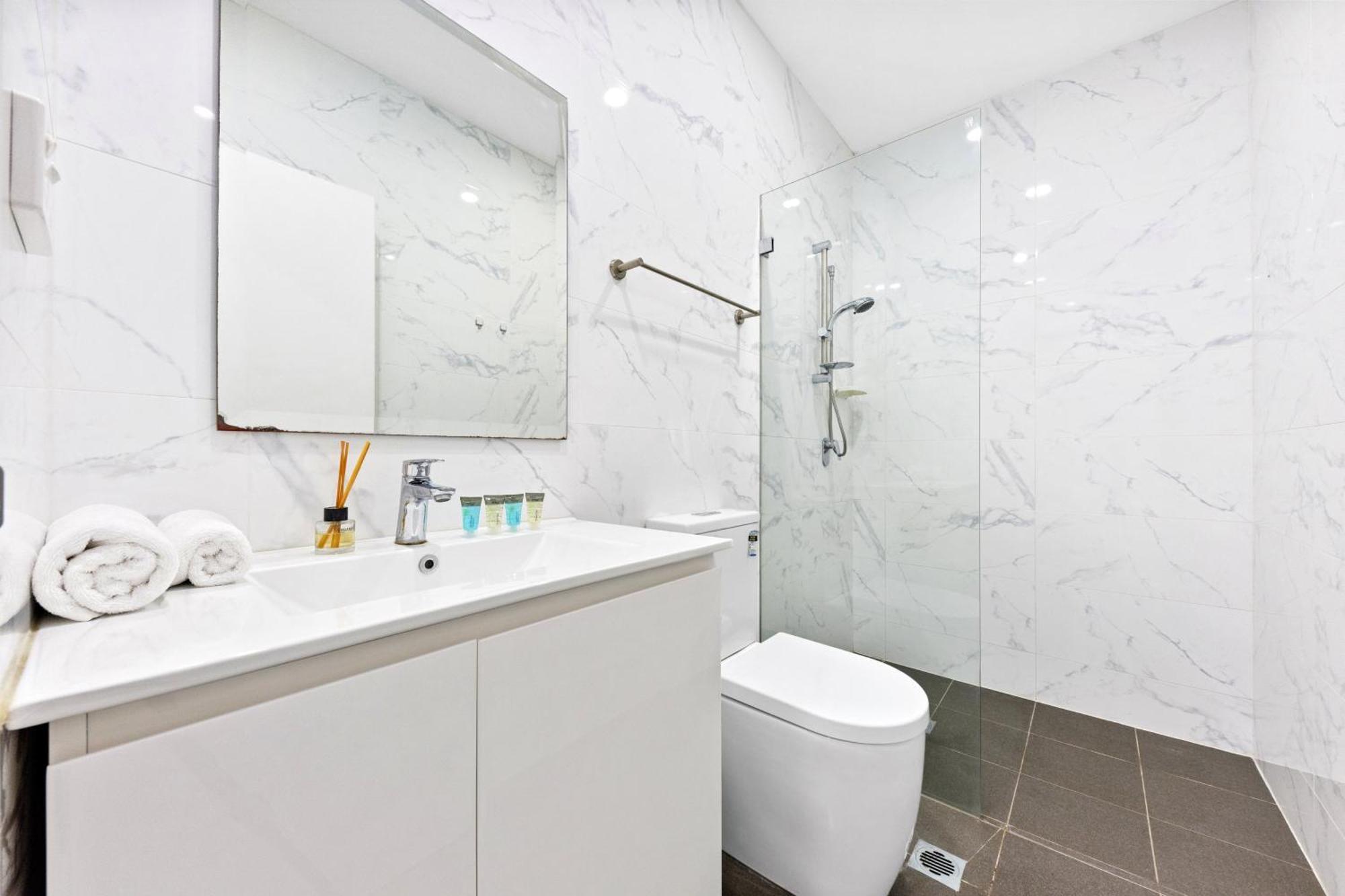 Burwood 1br Neartrain Stationshopping Sydney