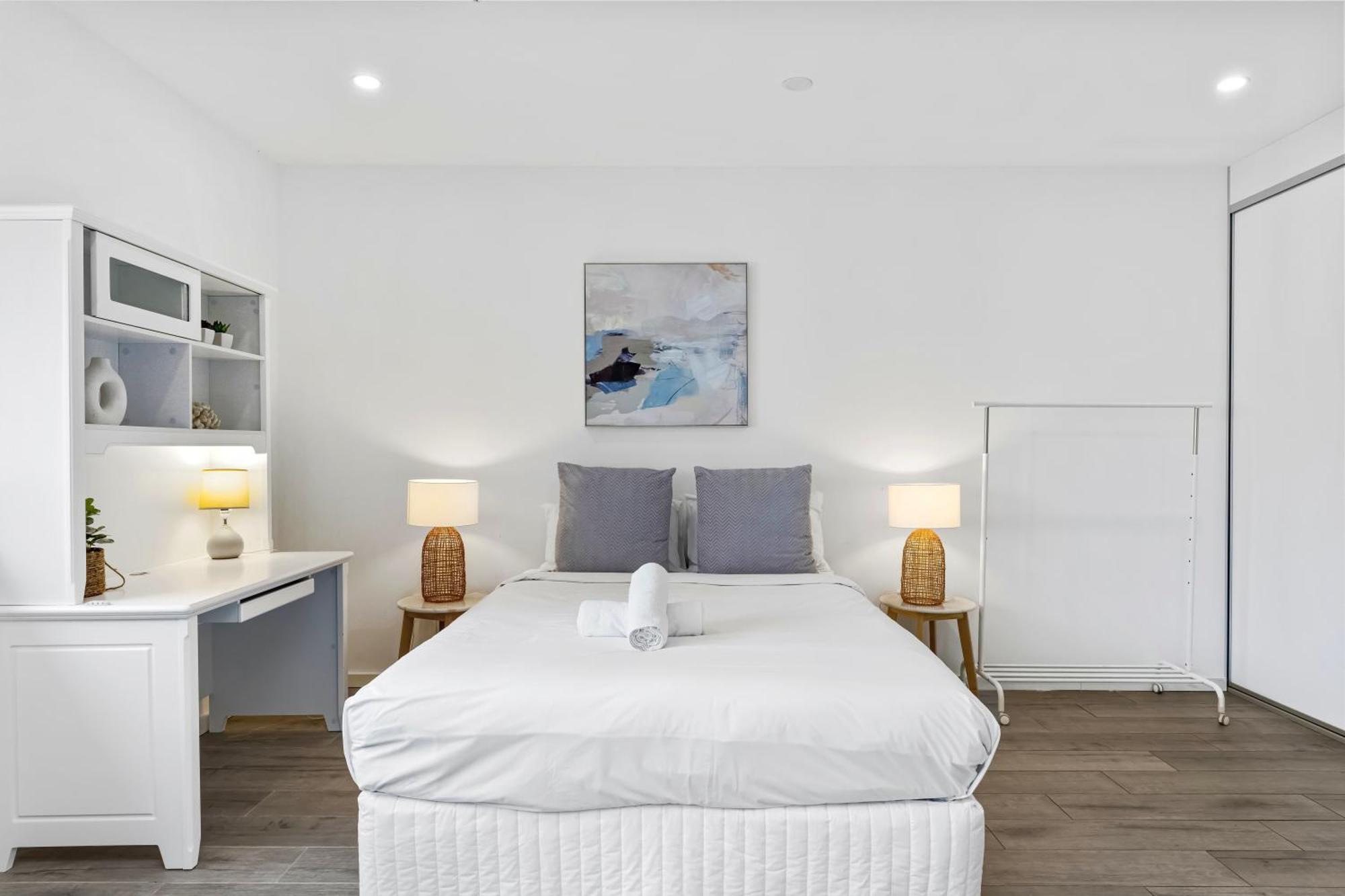 Burwood 1br Neartrain Stationshopping Apartment Sydney
