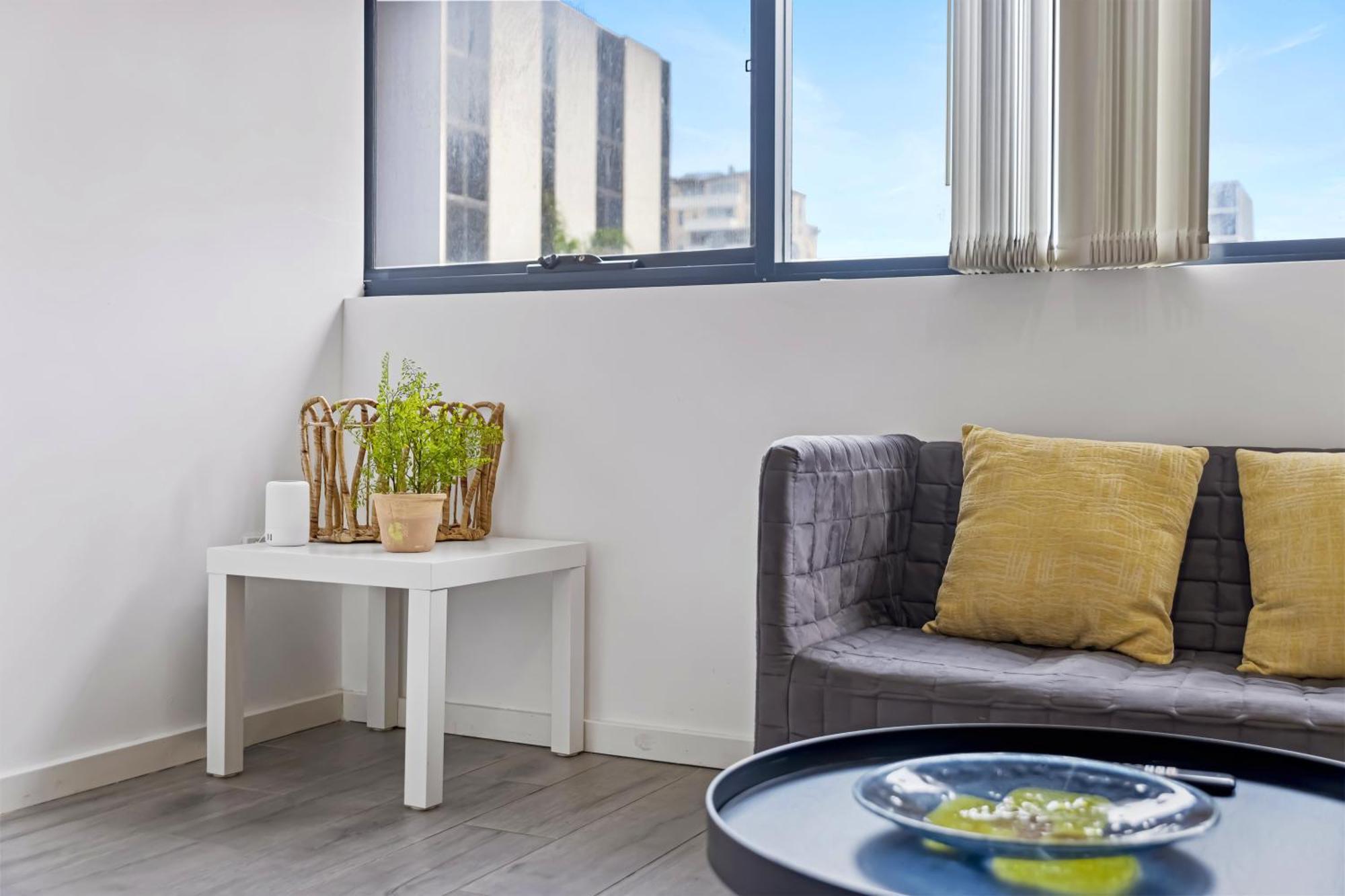 Burwood 1br Neartrain Stationshopping Apartment Sydney