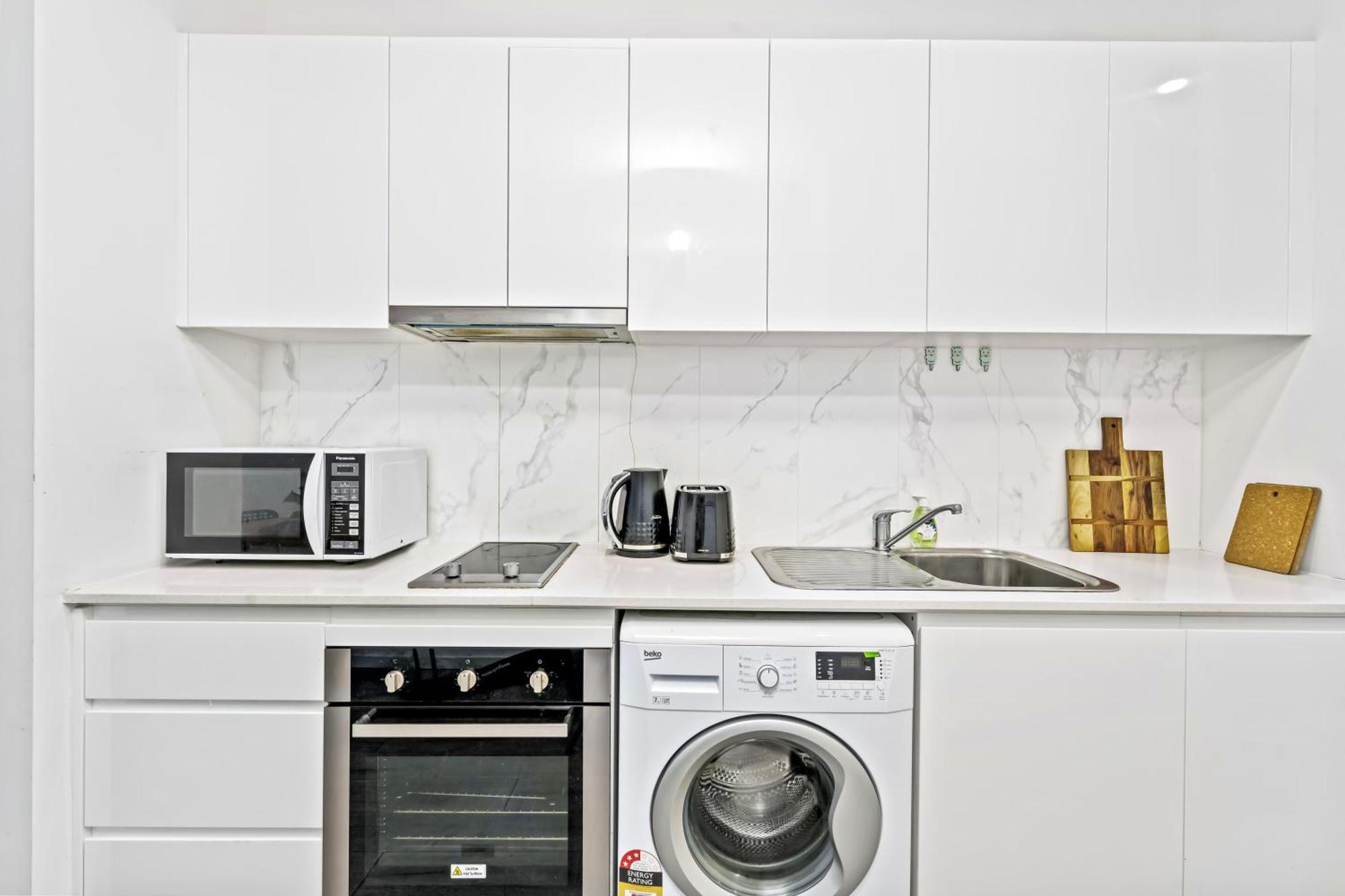 Apartment Burwood 1br Neartrainshopping Street Parking Sydney
