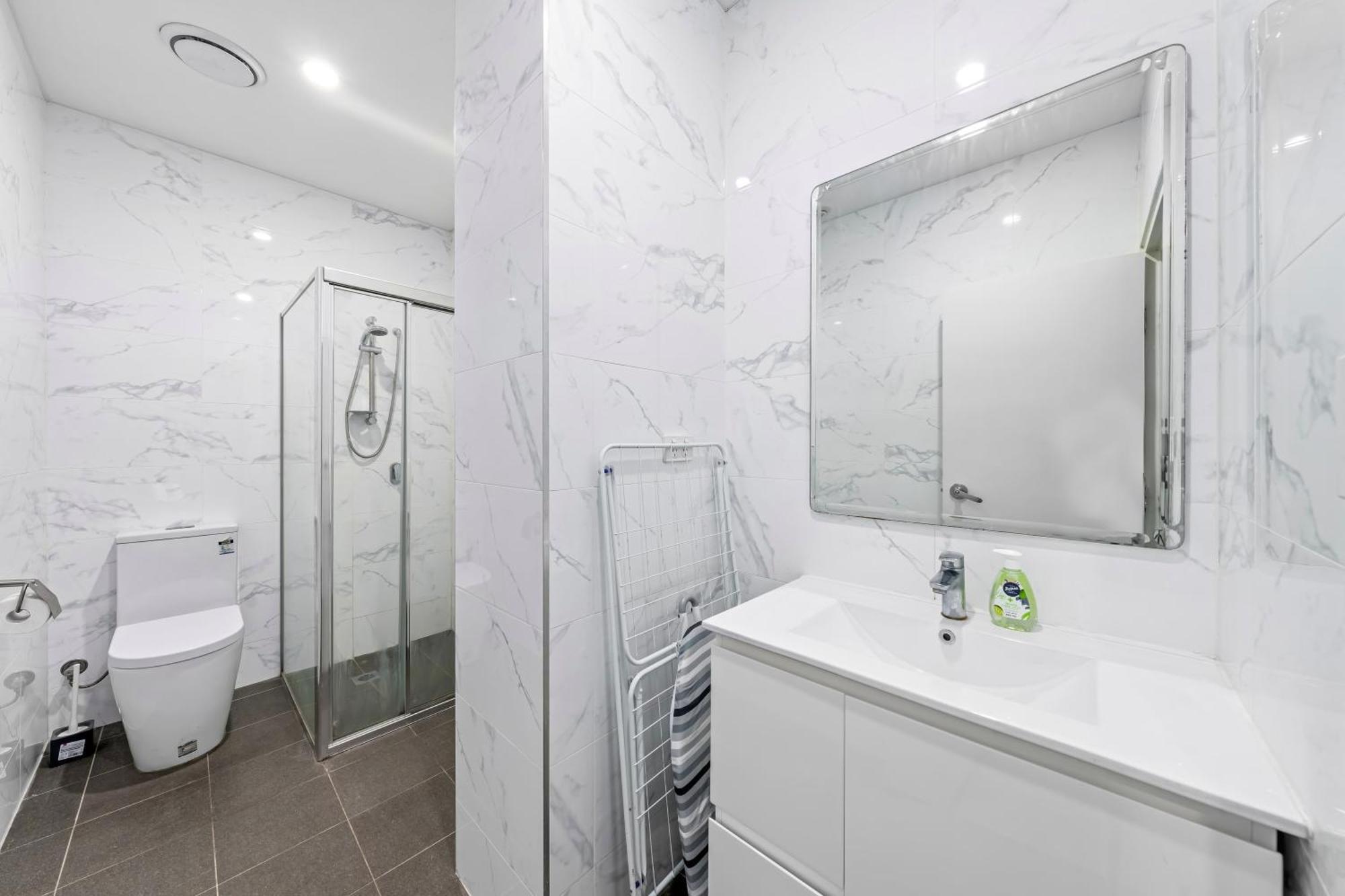 Apartment Burwood 1br Neartrainshopping Street Parking Sydney
