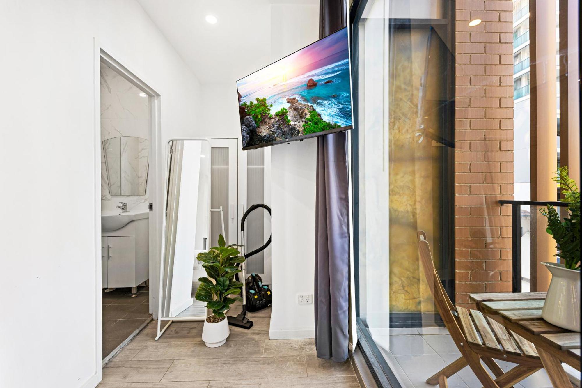 Burwood 1br Steps To Train Station Shopping Apartment Sydney